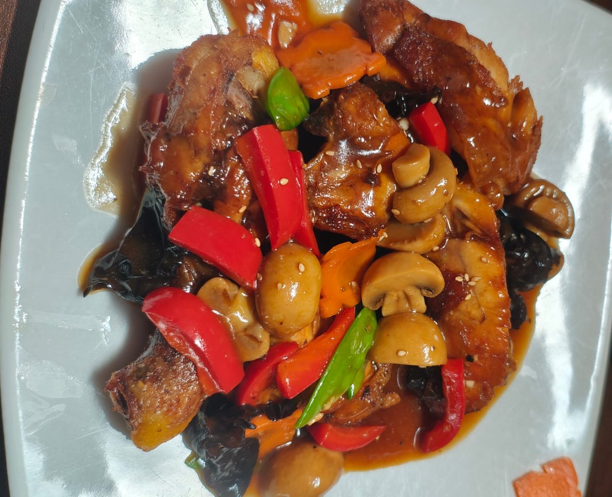 Chijaukay con champiñones c/ chaufa en Chifa Yuan Fen